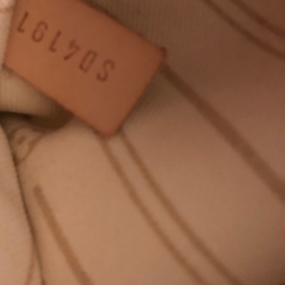 Authentic Louis Vuitton Neverfull MM - Picture 4 of 6